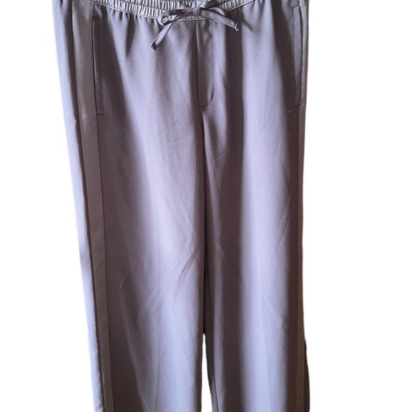 Banana Republic size 10 grey dressy track pant. Elastic tie waist 4 pockets NWT. - Picture 7 of 11